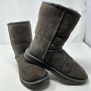 UGG Australia Classic Short Boots Womens 9 Gray Sheepskin Suede Fur Winter 5825
